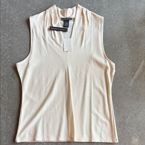 Chelsea & Theodore Women's Cream Sleeveless Tank